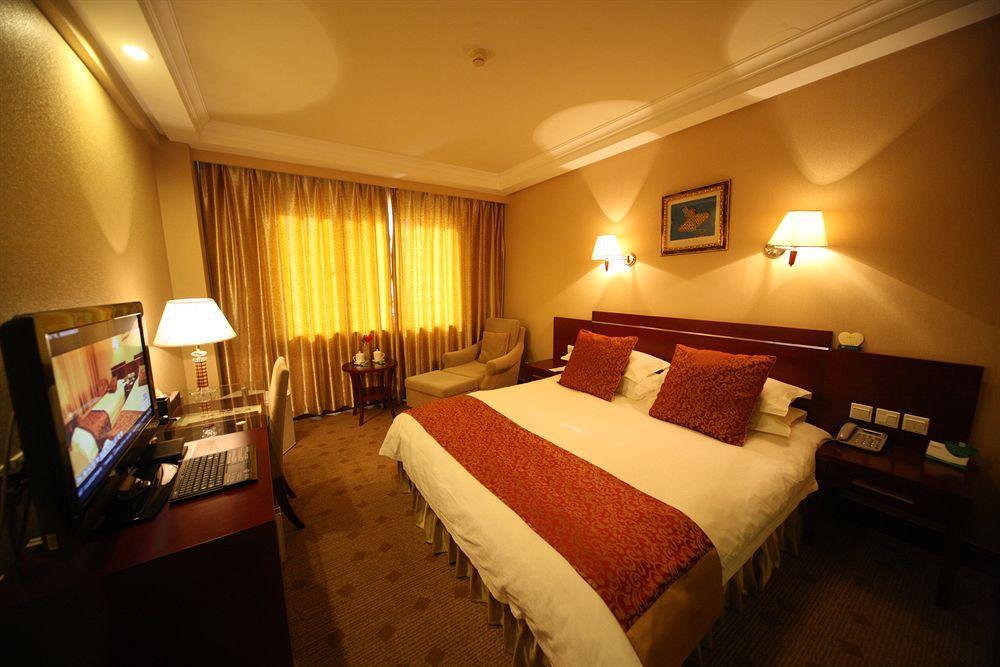 Overseas Chinese International Hotel Qingdao Buitenkant foto