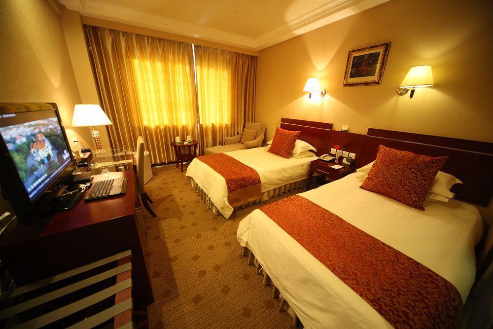 Overseas Chinese International Hotel Qingdao Buitenkant foto
