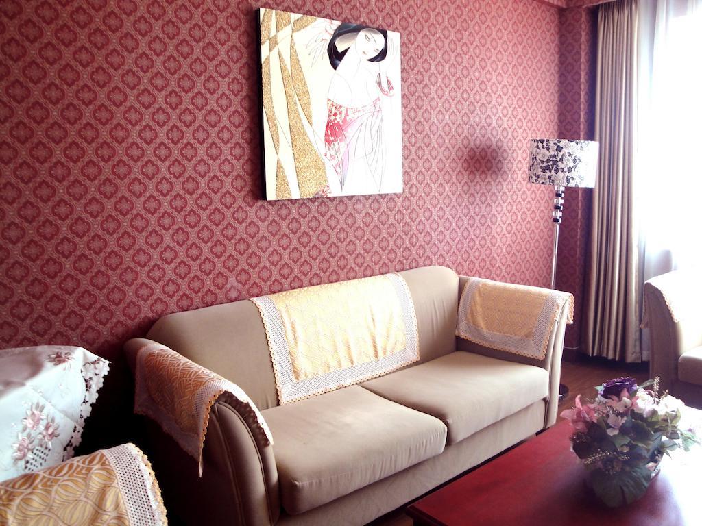 Overseas Chinese International Hotel Qingdao Buitenkant foto