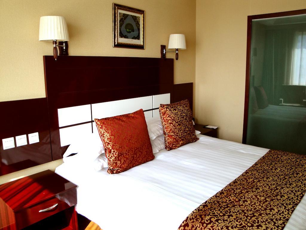 Overseas Chinese International Hotel Qingdao Buitenkant foto
