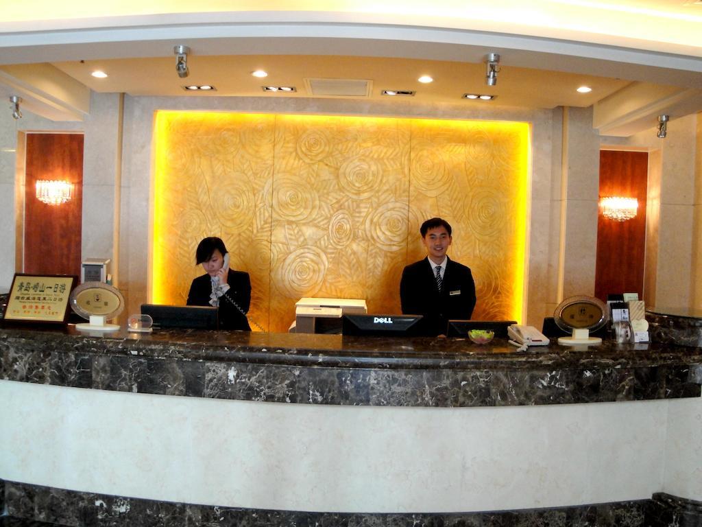 Overseas Chinese International Hotel Qingdao Buitenkant foto