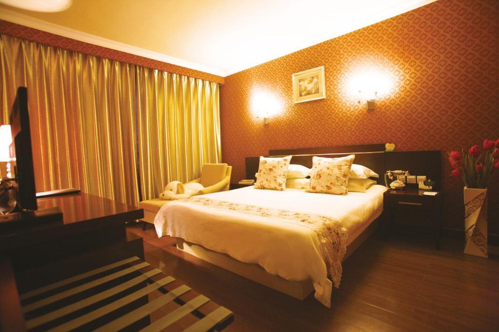 Overseas Chinese International Hotel Qingdao Buitenkant foto