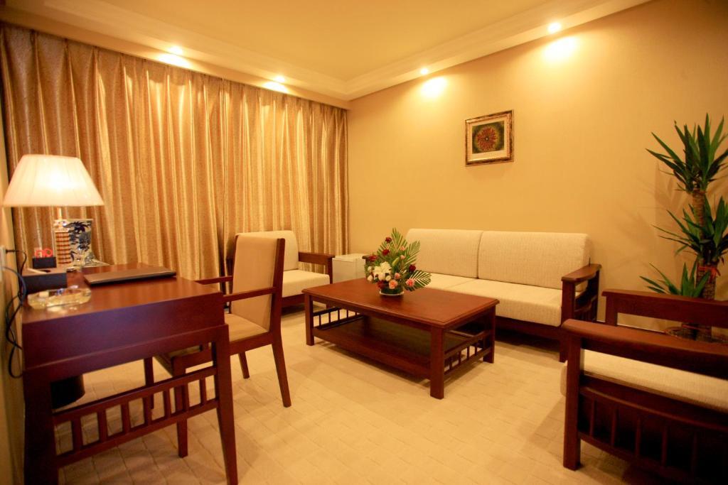 Overseas Chinese International Hotel Qingdao Buitenkant foto
