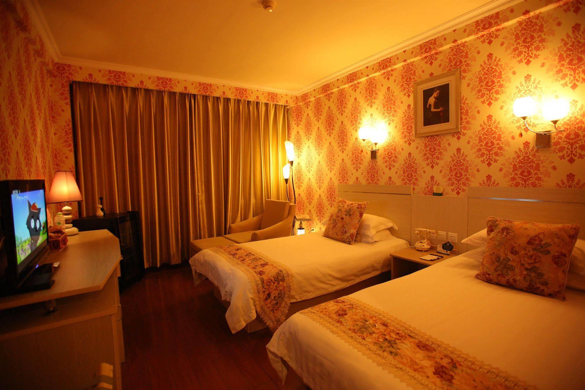 Overseas Chinese International Hotel Qingdao Buitenkant foto