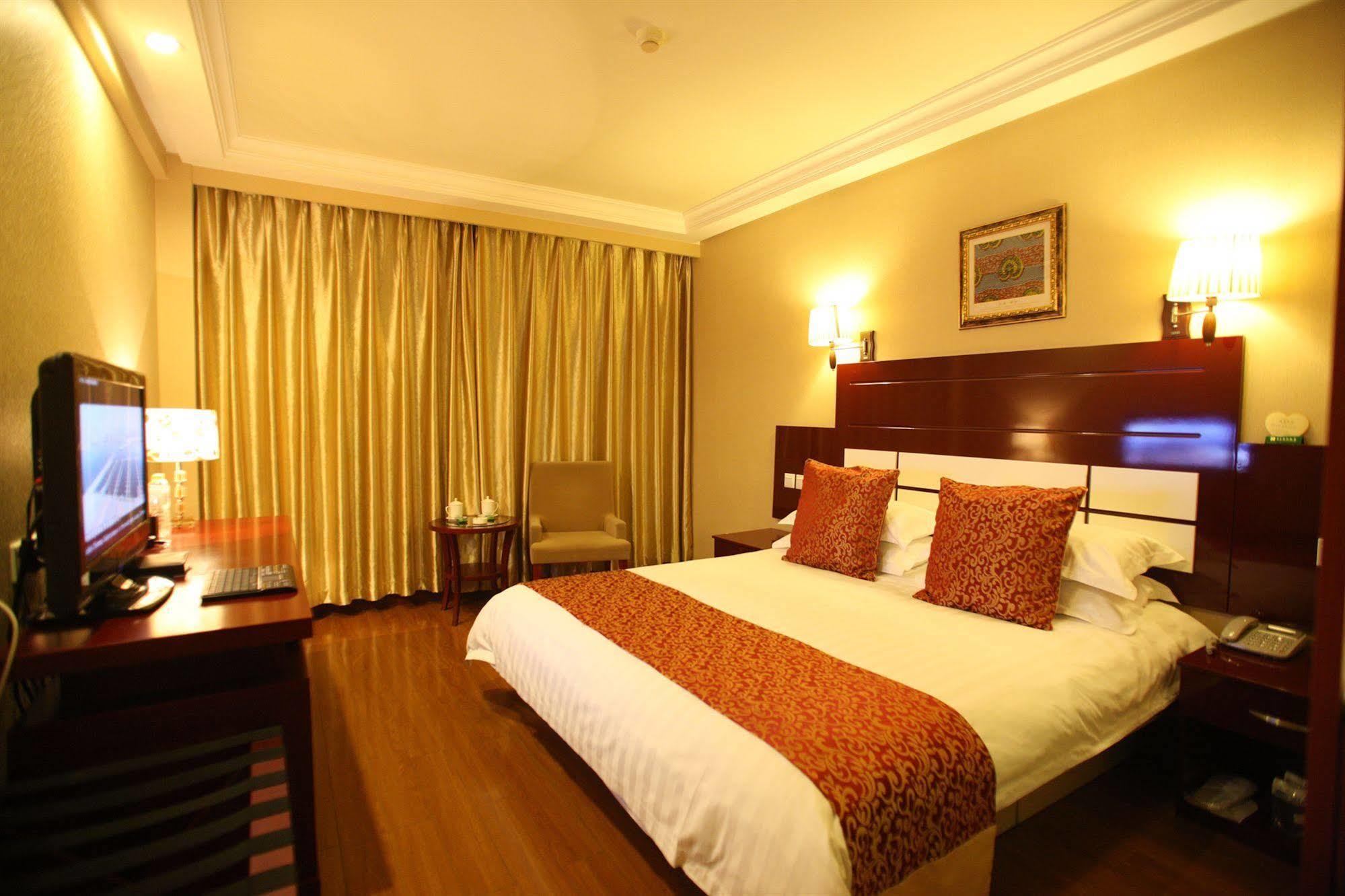 Overseas Chinese International Hotel Qingdao Buitenkant foto