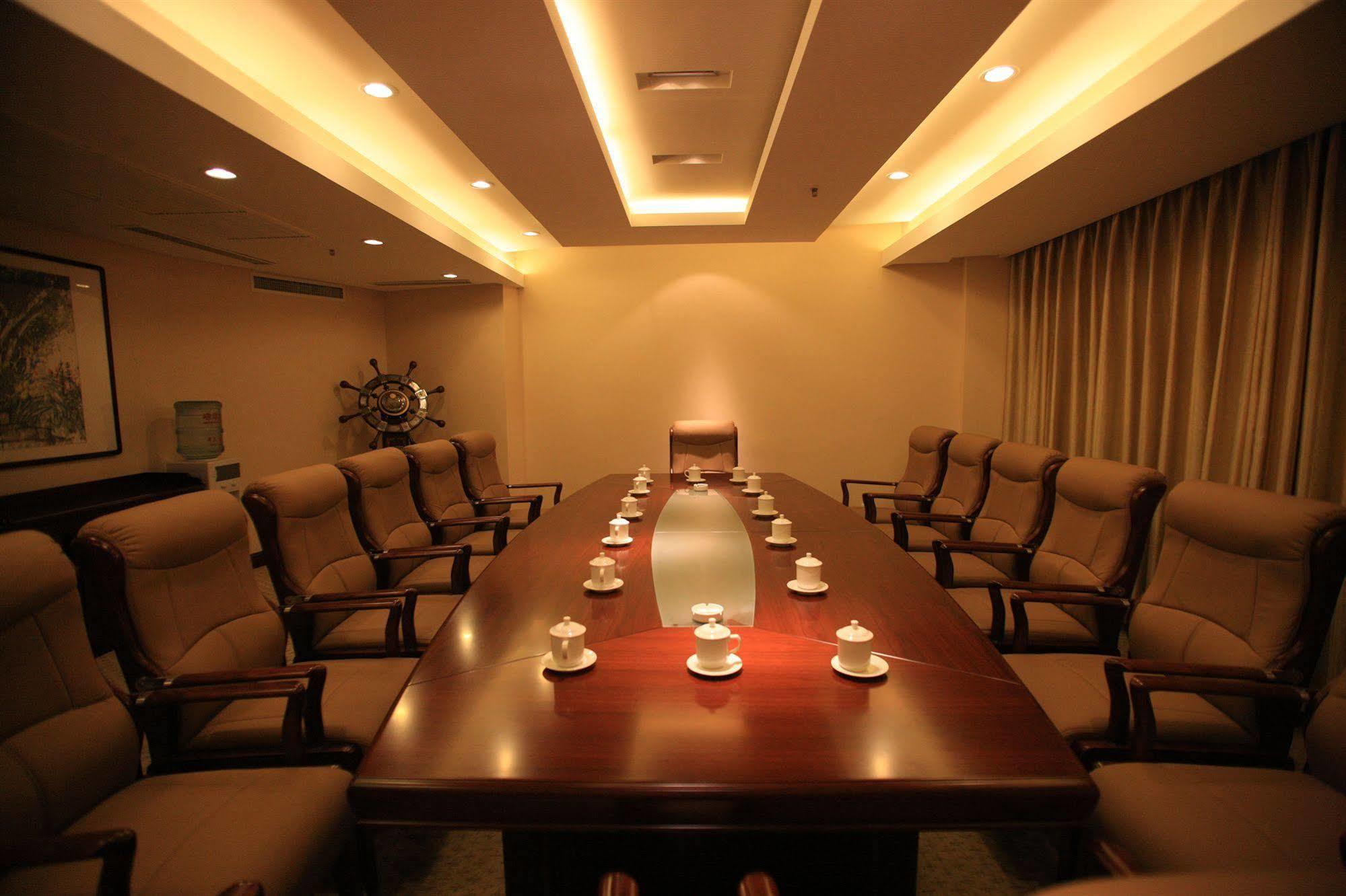Overseas Chinese International Hotel Qingdao Buitenkant foto