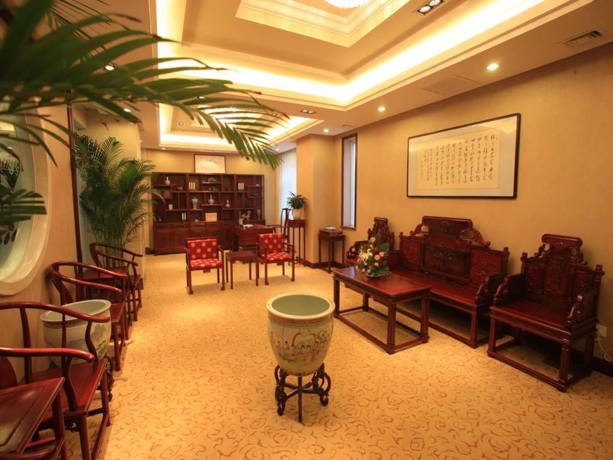 Overseas Chinese International Hotel Qingdao Buitenkant foto