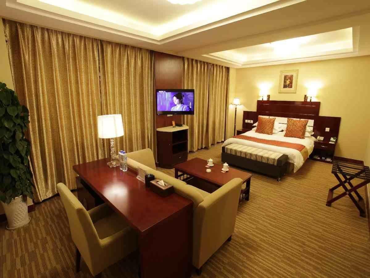 Overseas Chinese International Hotel Qingdao Buitenkant foto